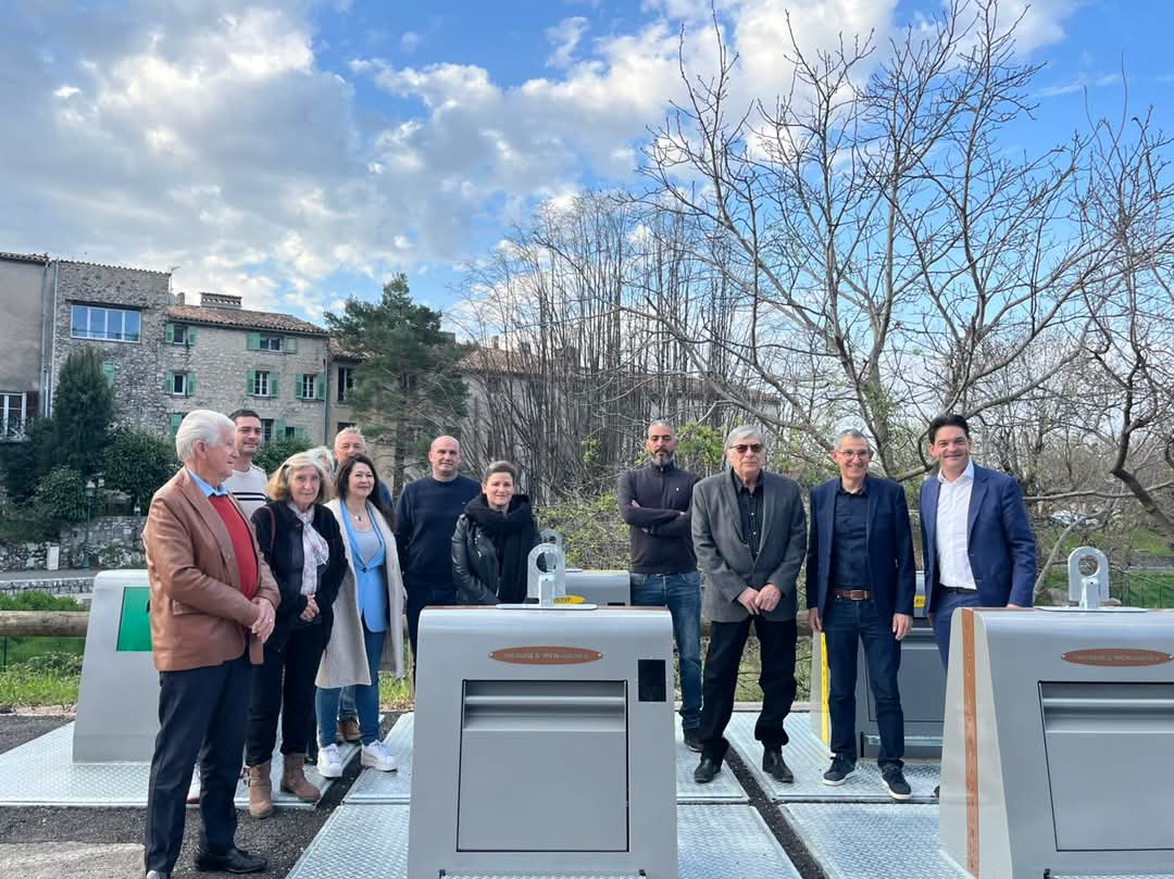 Saint Vallier de Thiey: nouveaux conteneurs enterrés