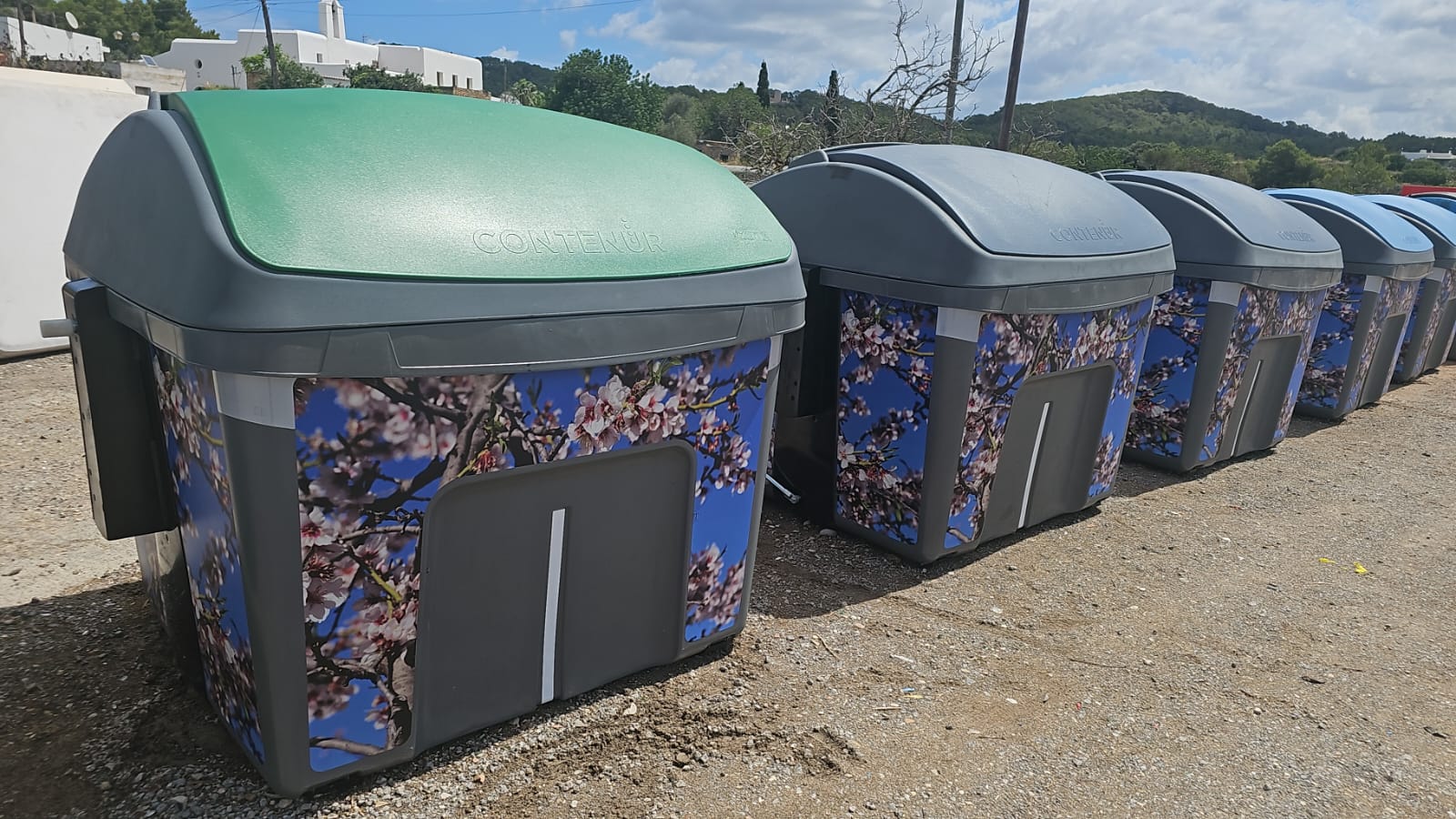 Nuevos contenedores OVAL integrados en el paisaje rural de Santa Agnès