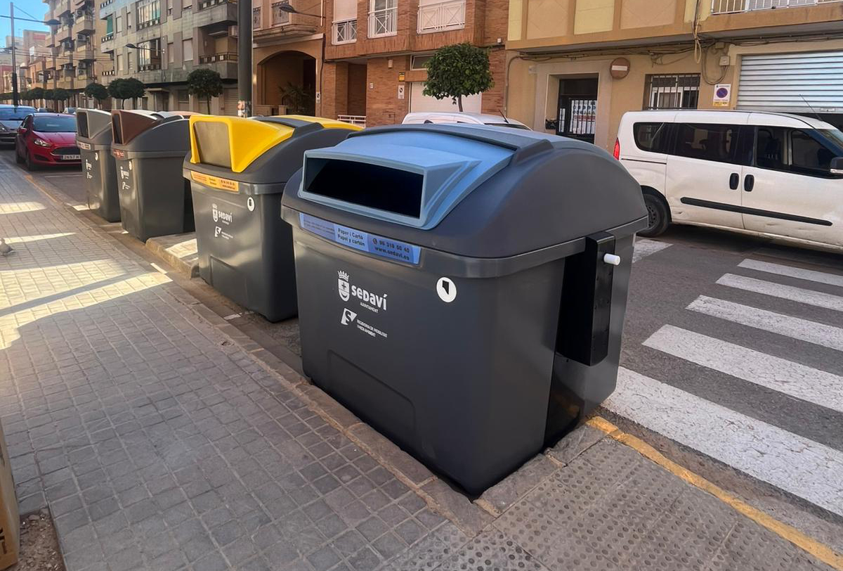 Sedaví renueva su sistema de recogida de residuos con la instalación de 200 contenedores OVAL