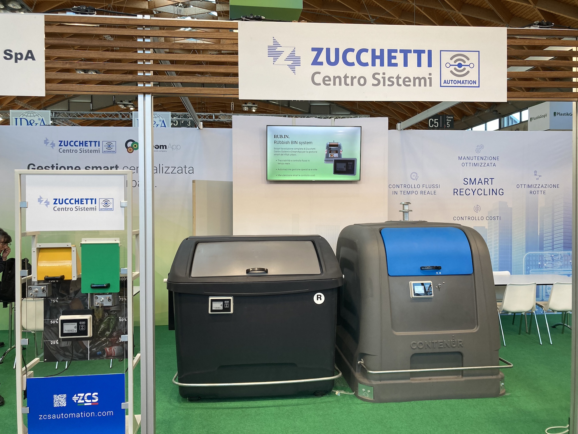 CONTENUR presenta a Ecomondo Rimini MADRID-Iglú360, il primo contenitore a carico verticale realizzato in polietilene ad alta densità (HDPE) e stampato ad iniezione