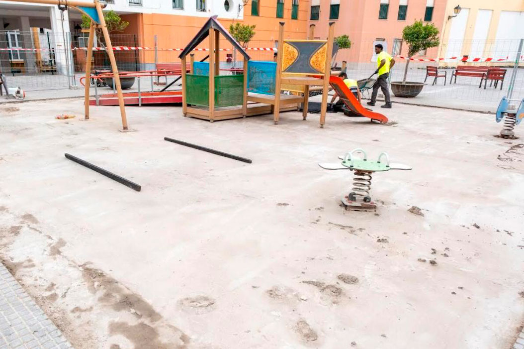 Cádiz culmina la renovación de sus parques infantiles